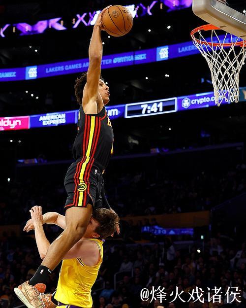 杰伦·约翰逊三双18+10+11 布伦森24+5 老鹰力克尼克斯